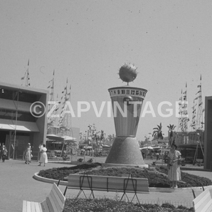 Vtg 1950's B&W Disneyland (Disneylandia) Tomorrow Land World Clock Photo #942