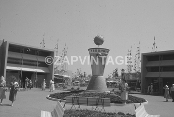 Vtg 1950's B&W Disneyland (Disneylandia) Tomorrow Land World Clock Photo #942