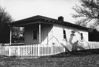 Vtg Black & White Portrait of ELVIS PRESLEY Childhood Home / House Photo #694