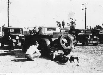 Vtg B&W 1920's - 1930's BETA PHI Frat Photo (College Boys Fixing Flat) Model T
