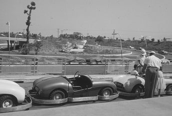 Vtg 1950's B&W Disneyland (Disneylandia) Richfield Autopia Race Cars Photo #944