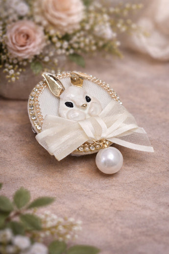New VTG Style White Bunny Rabbit Easter Rhinestone Brooch Fashion Accessory