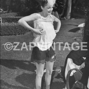 Vtg 1940's B&W PIN-UP Girls Playing Dress Up (Toni Seven) Movie Set PHOTO #849
