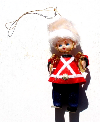 Vtg PLASTIC & FELT Christmas Tree Ornament BAND LEADER Solider Playing Symbols