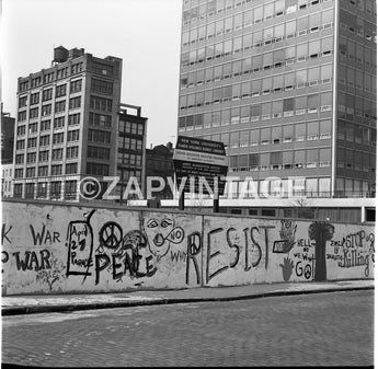 Vtg 1968 NYC "Resit" Washington Square Painted Wall Resist War Peace Photo #1667