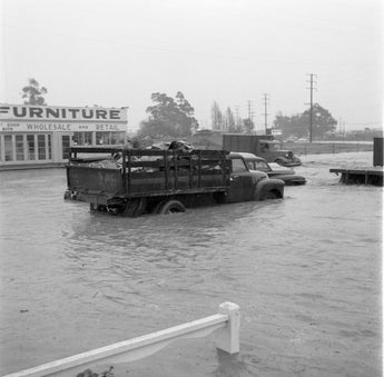 Vtg 1950s Black & White Flooding Flooded Dump Truck Furniture Store Photo #1374