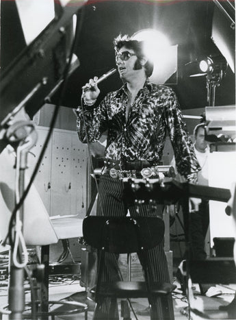 Vtg RARE B&W Portrait of ELVIS PRESLEY Singing On Stage Photo #184