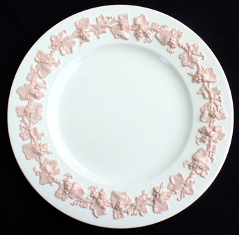 Vtg WEDGWOOD Queen's WARE EMBOSSED PINK ON CREAM GRAPES 10 1/2" Dinner Plate