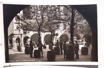 Vintage 1950's Black & White MUNCHEN Idyll Im Hodbrauhaushof COURT YARD Postcard