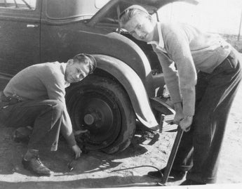 Vtg B&W 1920's - 1930's BETA PHI Frat Photo - Fixing Flat Tire Ford Model T Car