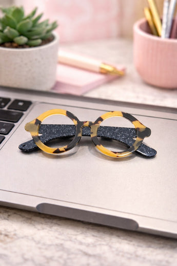 New Retro 3D Acrylic Brooch Pin Brown Reading Glasses Brooch Fashion Accessory