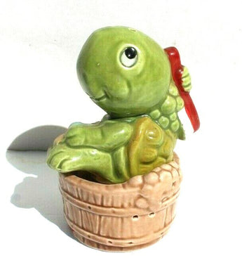 Vintage Turtle Green Turtle Taking A Bath Salt And Pepper Shakers Set Dinnerware