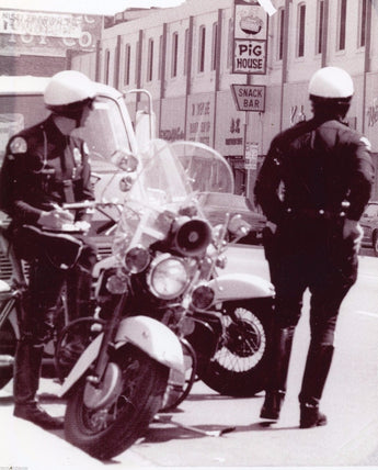 Vtg 1980s Police Photo - Cops Standing In Front Of Pig House Bar (Humor) #261