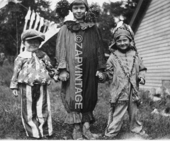 Vtg 1950 Kids In Halloween Costumes Trick Or Treat (Clown, Indian) Photo #2378