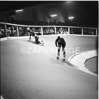 Vtg 1956 Los Angeles Braves Girls / Boys Roller Derby Game Falling Photo #1684