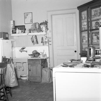 Vtg Black & White 1950's Tiny Kitchen Decor Interior Design Photo #1401