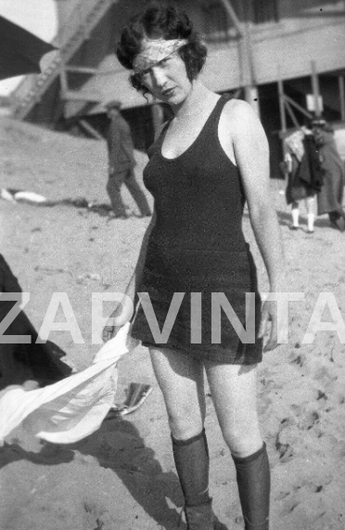 Vtg 1950's Black & White Girl On Beach (Skirt & Tank Top) Gatsby PHOTO #545