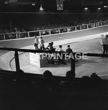 Vtg 1956 Los Angeles Braves Girls / Boys Roller Derby Game Photo #1642