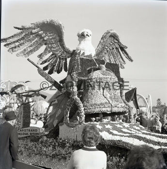 Vtg 1965 South Pasadena California CA Rose Parade Capistrano Float Photo #2328