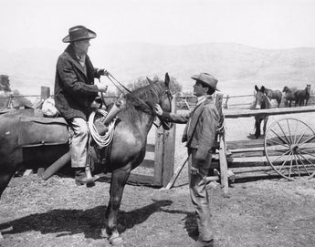 Vtg B&W Portrait of ELVIS PRESLEY Flaming Star Movie (Horse Ranch) Photo #605