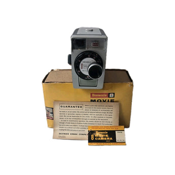 Vintage 1950s KODAK BROWNIE 8mm MOVIE CAMERA f/2.7 Lens Winds & Runs