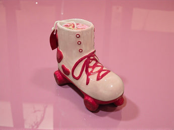 New Ceramic Pink / Red Valentines Day Heart Love Groovy Roller Skate Candle