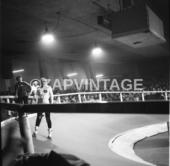 Vtg 1956 Los Angeles Braves Girls / Boys Roller Derby Game Photo #1655