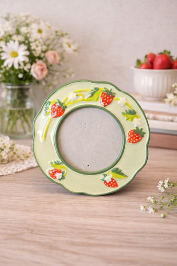 New Ceramic Cottage Red Green Strawberry Vine Farmhouse Picture Frame 4x4