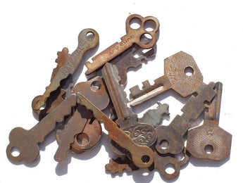 Vintage Lot Of 16 Skeleton Key & Lock Locket Jewelry