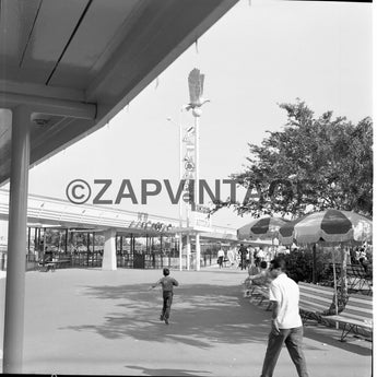 Vintage 1964 B&W Disneyland (Disneylandia) Autotopica Race Car Photo #2114