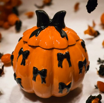 New Halloween Spooky Ceramic Pumkin Cookie Jar W/ Black Bows Decorative Canister