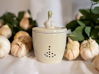 New Ceramic Storage Container W/ Lid Kitchen Garlic Keeper W/ Garlic Bulb Top