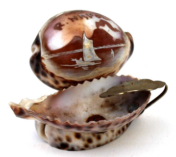 Vintage RARE 3 Level Sea Shell R. Napoli Ashtray
