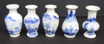 Vtg Lot of 5 Classic Mini Miniature Chinese Blue and White Ceramic Tabletop VASE