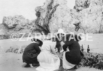 Vtg 1918 Group Of Women On Catalina Island Beach (Hats & Dresses) Photo #1817
