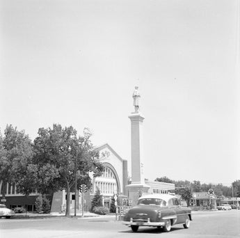 Vtg 1954 Kearney Nebraska Statue Classic Car Photo #1454