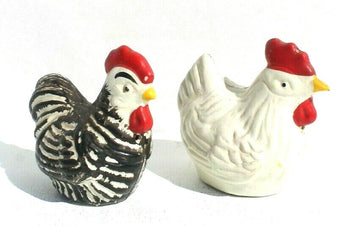Vtg Plastic Chicken / Hen Poultry Bird Salt & Pepper Shakers Set Dinnerware