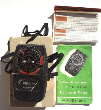 Vintage GENERAL ELECTRIC LIGHT VALUES EXPOSURE METER w/ BOX & Manual DW-58Y41