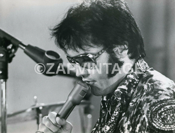 Vtg RARE Black & White Portrait of ELVIS PRESLEY (Heat Shot) Singing Photo #57
