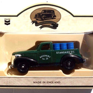 Vintage CHEVRON COMMEMORATIVE Model DIE-CAST Metal REPLICA REFINERY Oil TRUCK