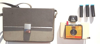 Vintage Polaroid Land Instant Camera Swinger Model 20 W/ CASE & Fotomat Bulbs