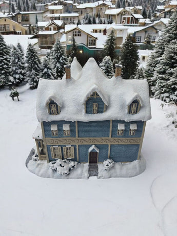 2000 Hawthorne Village Holiday Bed and Breakfast Lighted Christmas Collection