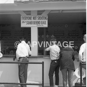 Vtg 1964 Kids Carnival Shooting Game Venice Beach California Photo #1987